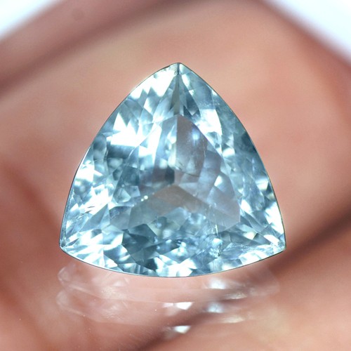 5.3 Cts Natural Video High Quality Aqua Blue Aquamarine Trillion Cut Santamaria